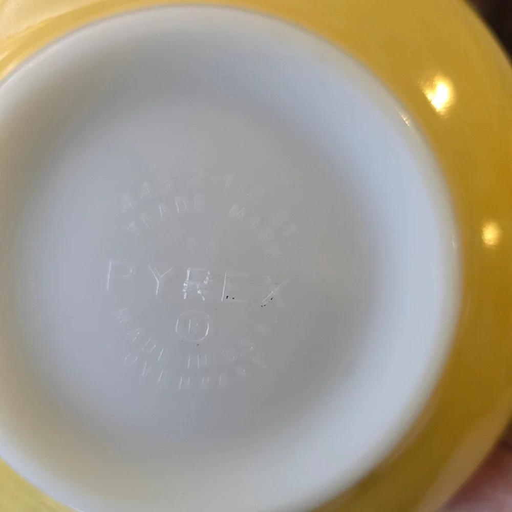 Vintage Pyrex 443 Yellow Cinderella Mixing Bowl 2.5 Quart Mid Century Modern‎